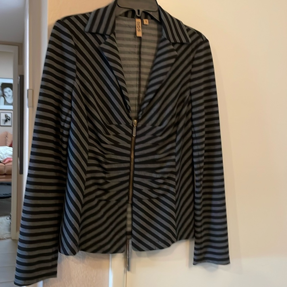 Slimming Jacket sz 6 literally worn twice.